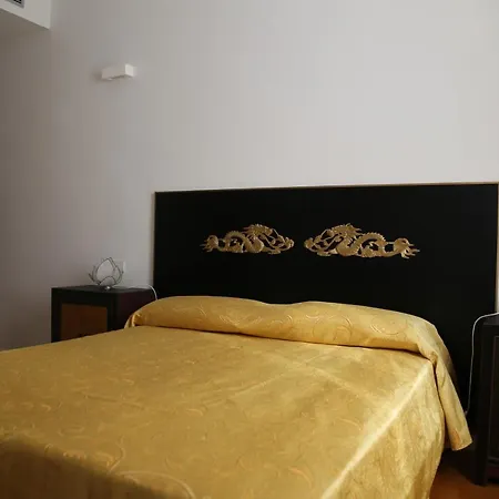 Il Giramondo לינה וארוחת בוקר 3*